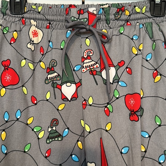 NWT. 2 Fleece jogger pants with pockets Gray Christmas Gnome & Burgundy Small - Picture 10 of 14